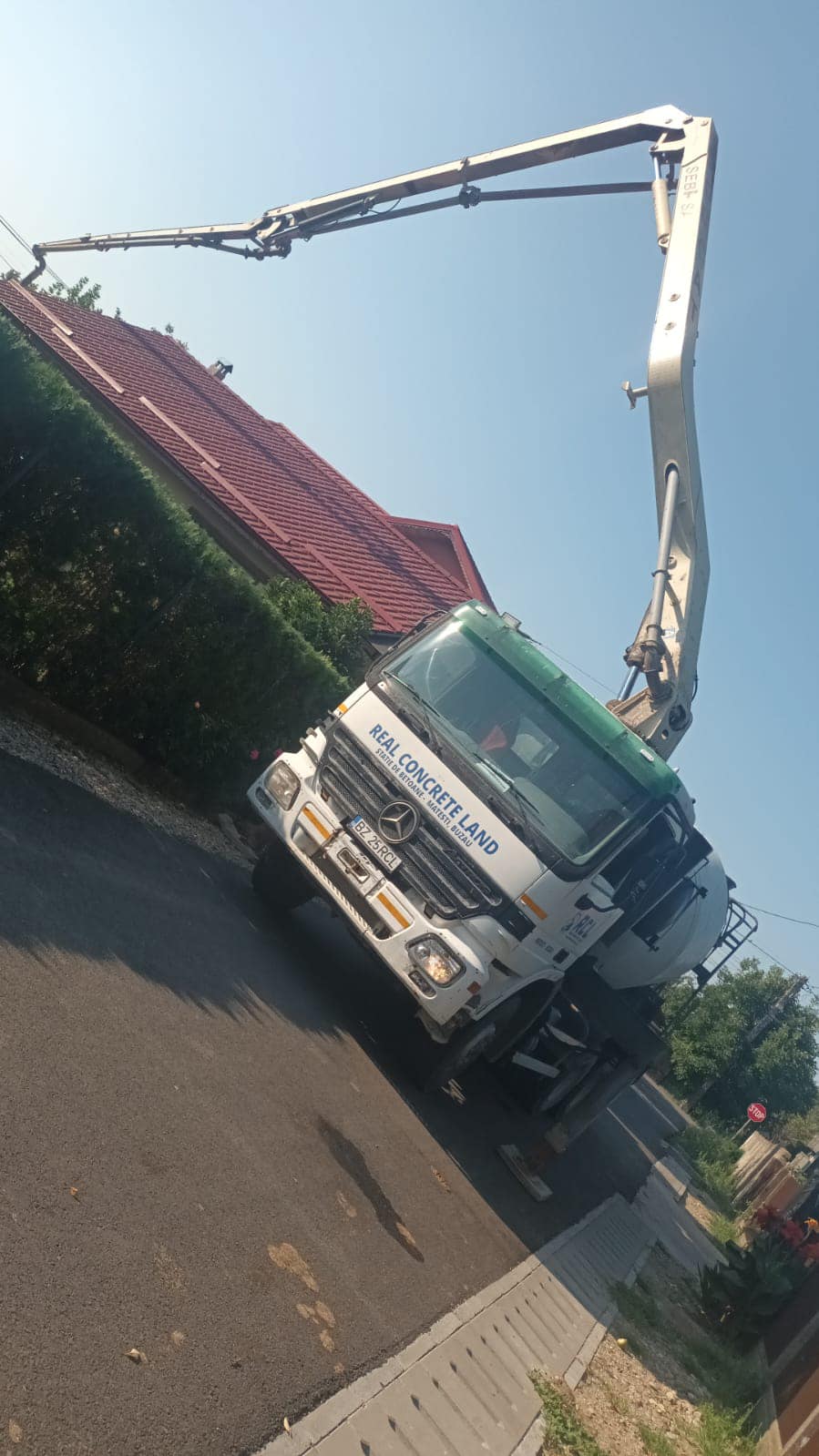 Livrare beton Brăila — autobetonieră RCL pe drum